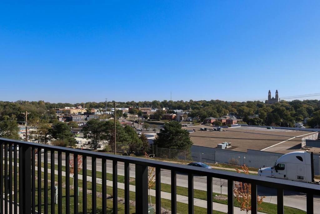 Luxurious Midtown Retreat With Elevator Access Apartment Omaha Exterior photo